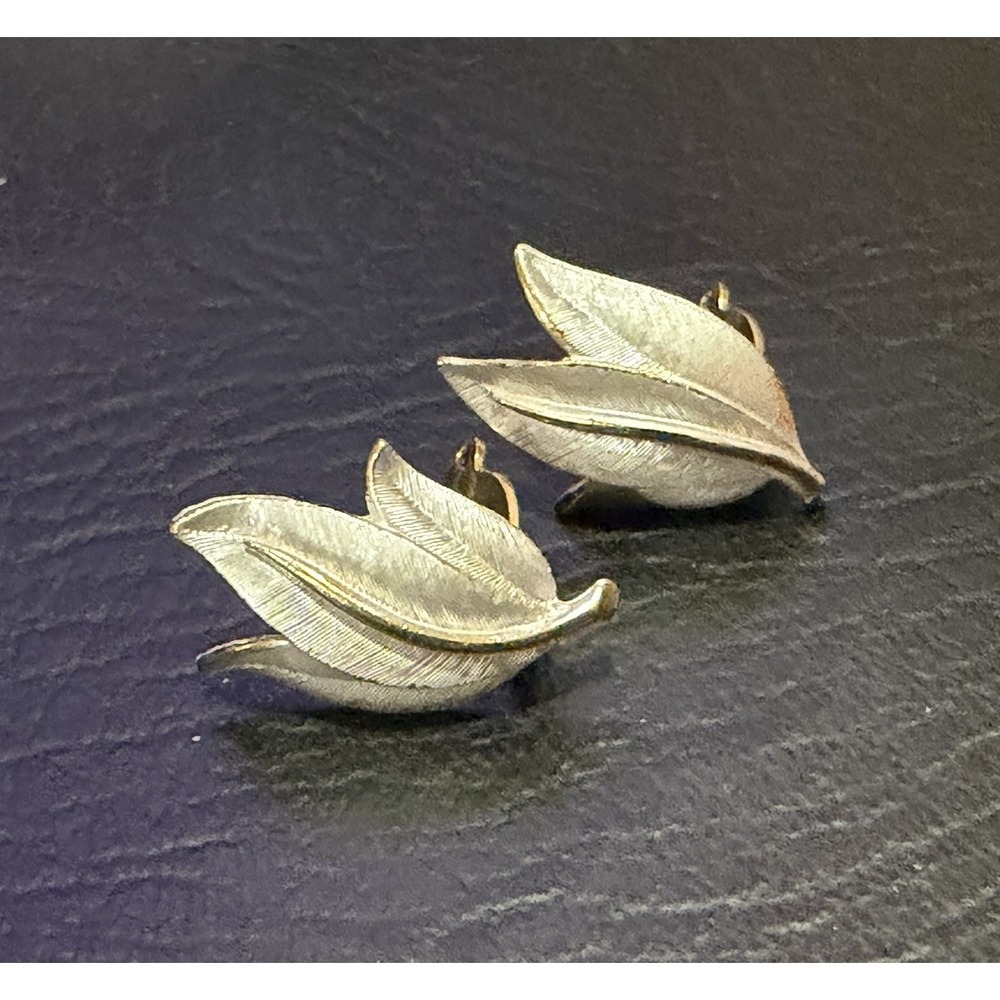 Vintage Pat Pending Pearlized Brushed Flower Tulip Leaf Clip On Earrings